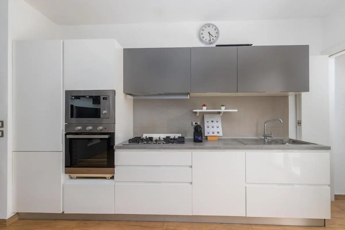 Wonderful Suite Near Center,Wifi,Comfort,Parking Milan 0*,  Italy