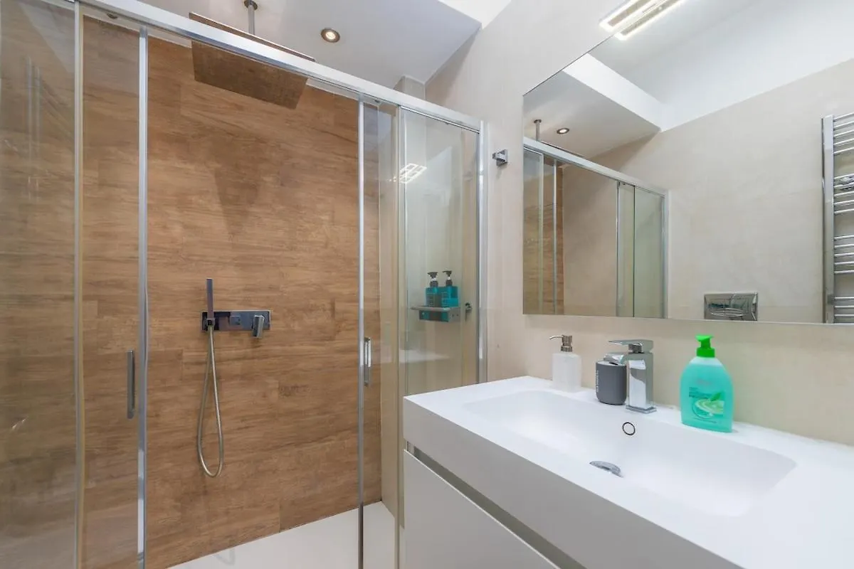 Wonderful Suite Near Center,Wifi,Comfort,Parking Milan 0*,  Italy